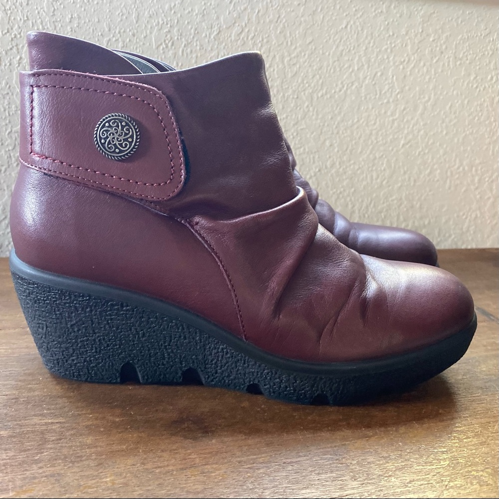 Atrai Wedge Boots. Like new! Maroon ankle boots. Leather booties. 37